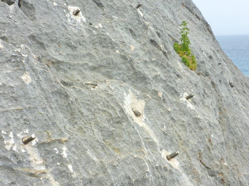 Insertion without rules of permanent anchors in the rock, photo Marco Marrosu
