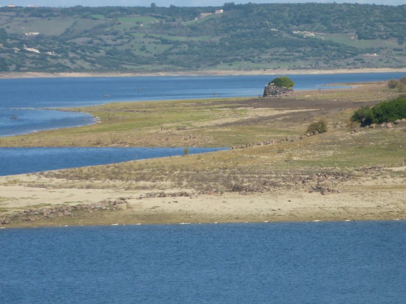 Nuraghe e il Lago Omodeo, foto Marco Marrosu